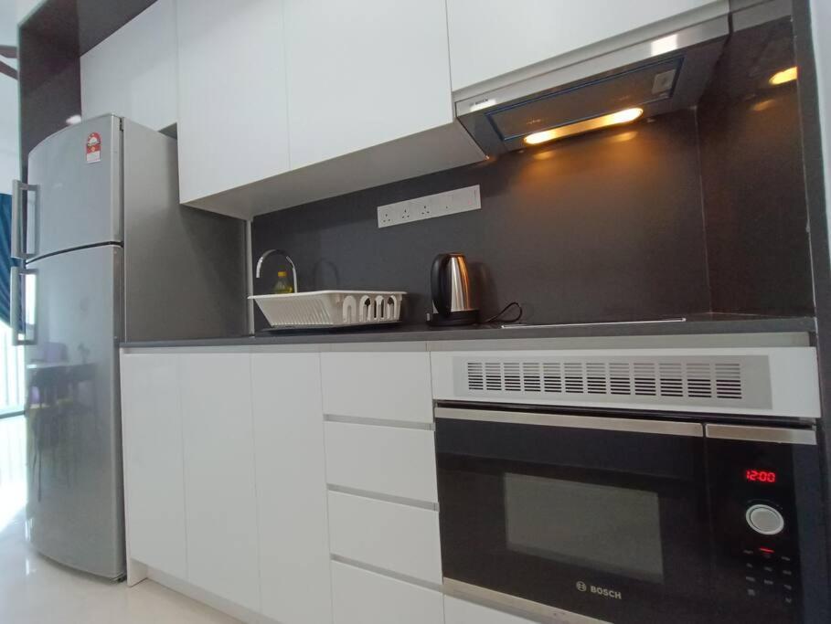 Lx 39A Balcony Klcc View 1 Bedroom Infinity Pool กัวลาลัมเปอร์ ภายนอก รูปภาพ