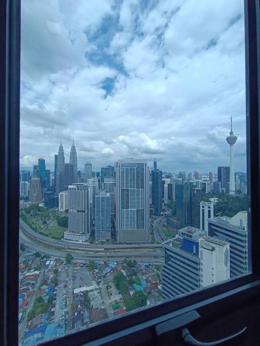 Lx 39A Balcony Klcc View 1 Bedroom Infinity Pool กัวลาลัมเปอร์ ภายนอก รูปภาพ