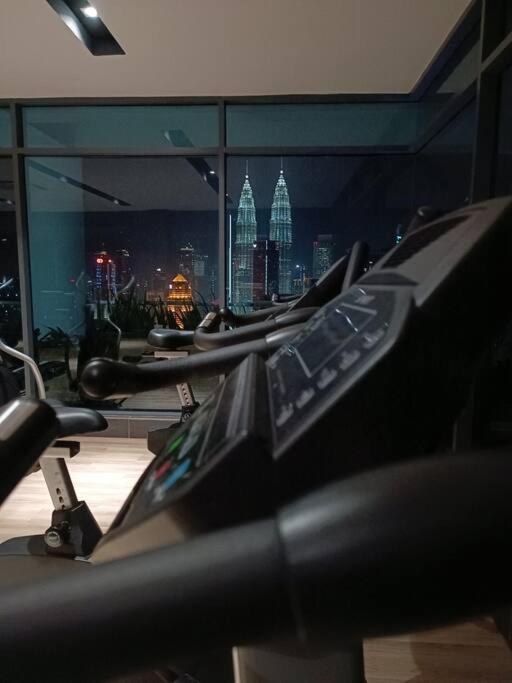 Lx 39A Balcony Klcc View 1 Bedroom Infinity Pool กัวลาลัมเปอร์ ภายนอก รูปภาพ