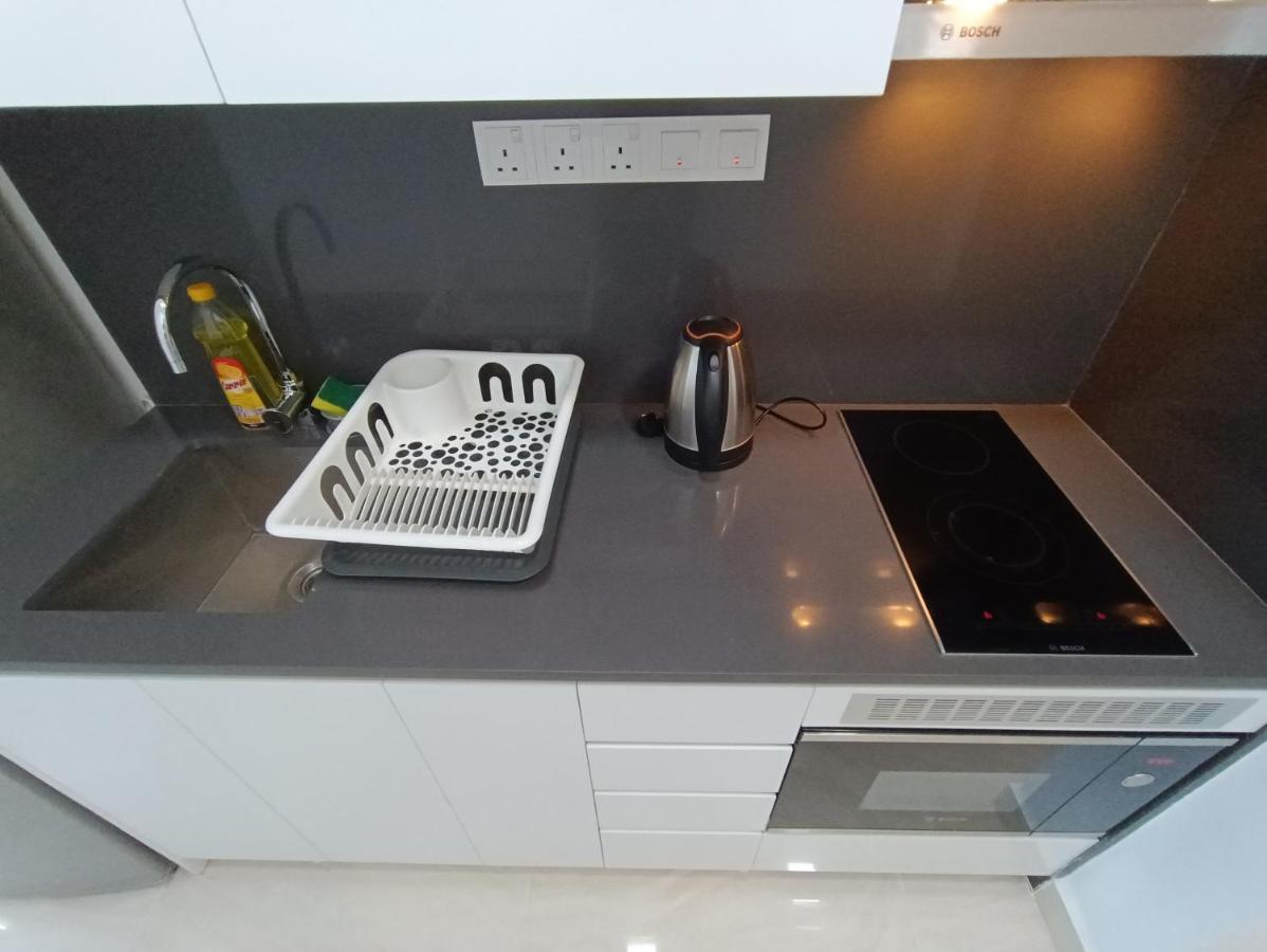 Lx 39A Balcony Klcc View 1 Bedroom Infinity Pool กัวลาลัมเปอร์ ภายนอก รูปภาพ