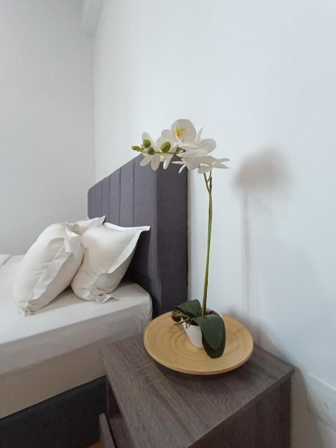 Lx 39A Balcony Klcc View 1 Bedroom Infinity Pool กัวลาลัมเปอร์ ภายนอก รูปภาพ