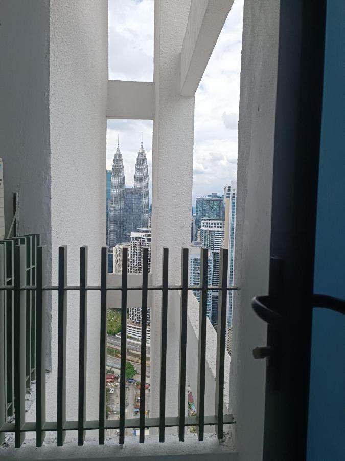 Lx 39A Balcony Klcc View 1 Bedroom Infinity Pool กัวลาลัมเปอร์ ภายนอก รูปภาพ