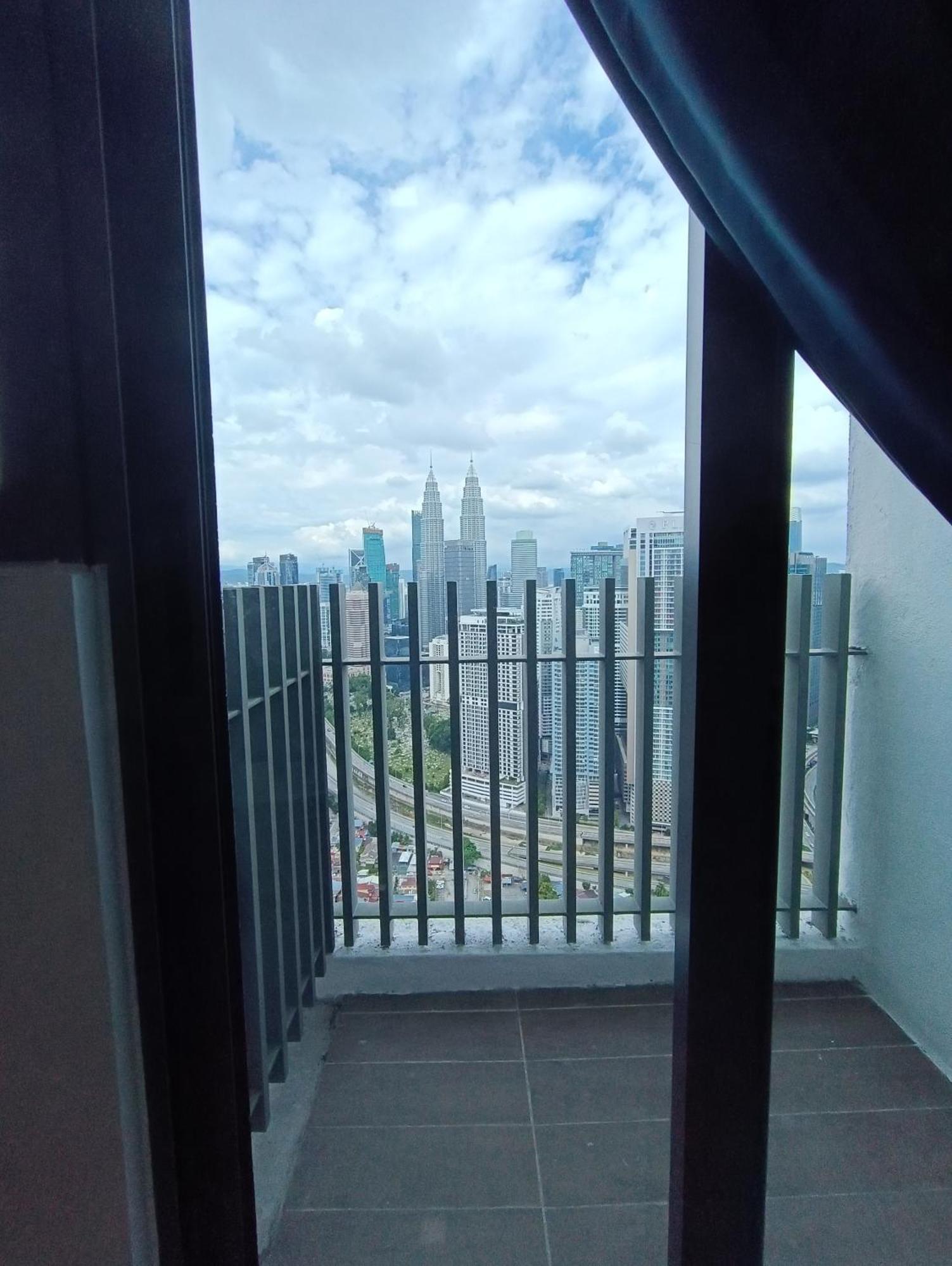 Lx 39A Balcony Klcc View 1 Bedroom Infinity Pool กัวลาลัมเปอร์ ภายนอก รูปภาพ